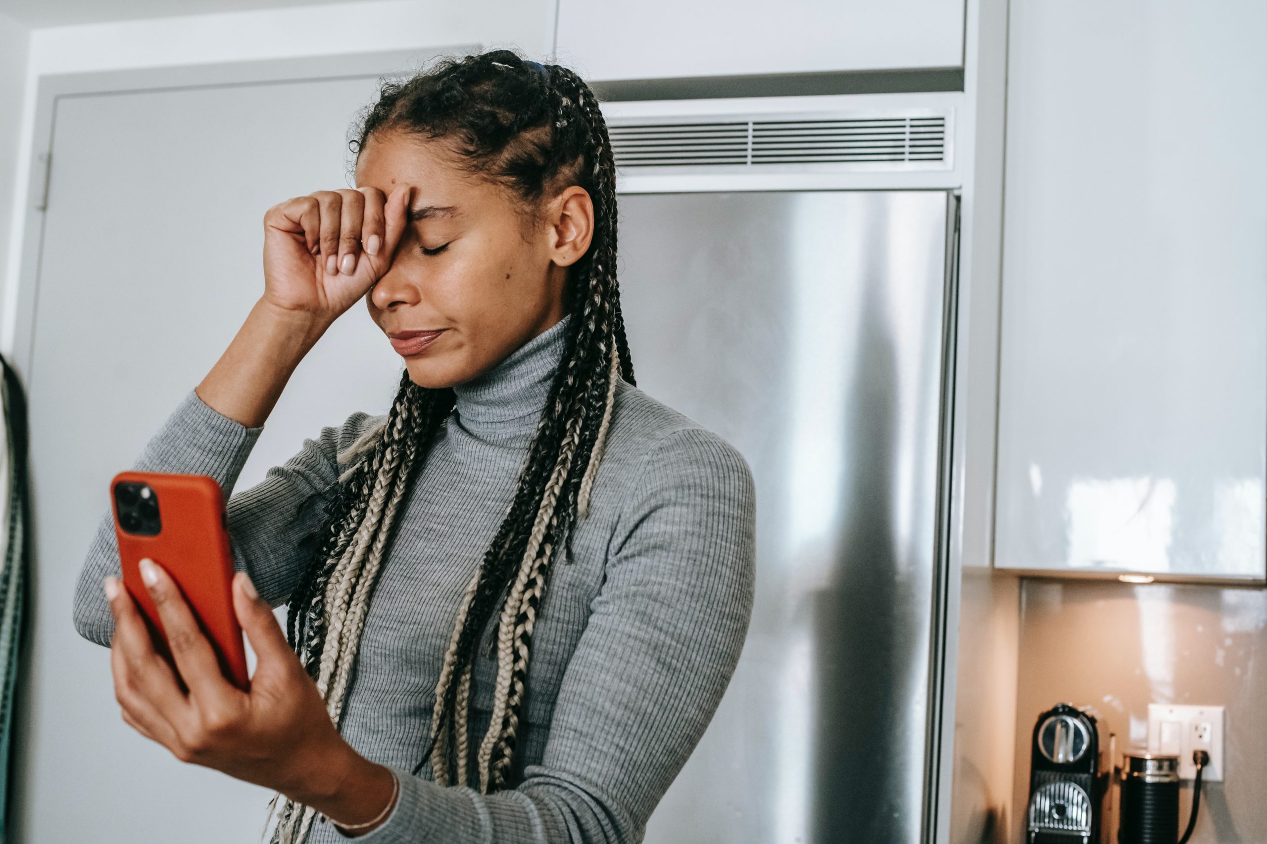 woman on phone arguing with difficult ex spouse